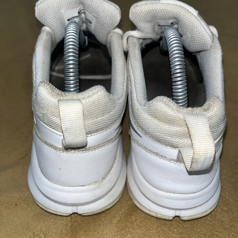 Nike Womens‎ T White Casual Shoes Sneakers Size 8.5 Athletic CrossFit Court Shoe
